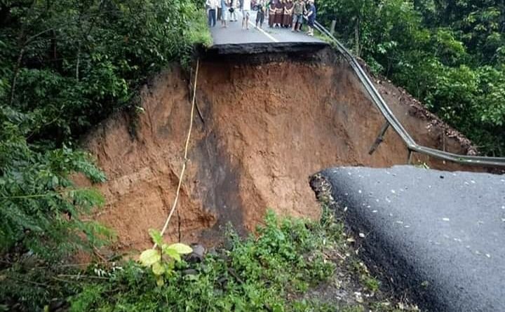 Jalan Lintas Lahat Pagar  Alam  Terputus Koran Perbatasan 