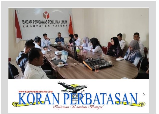 Kevin Khahar menyampaikan materi pengelolaan data publik di acara Bawaslu Natuna.