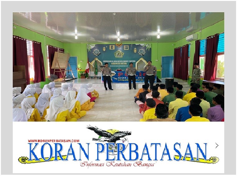 Personel Polres Natuna sosialisasi keselamatan berlalu lintas kepada siswa-siswi MAN 1 Natuna dalam program Police Go To School.