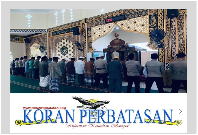 Polsek Pulau Laut bersama tokoh agama dan masyarakat melaksanakan Sholat Ghaib dan Doa Bersama di Masjid Al-Ihya, Desa Air Payang.