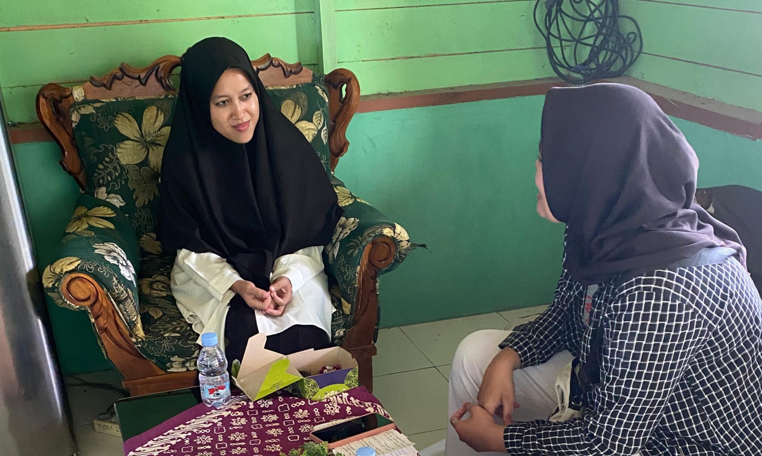 Kepala Sekolah SMA Nurul Jannah Natuna Nining Fauzatuz Zahro memaparkan visi sekolah berbasis IT dan pesantren.