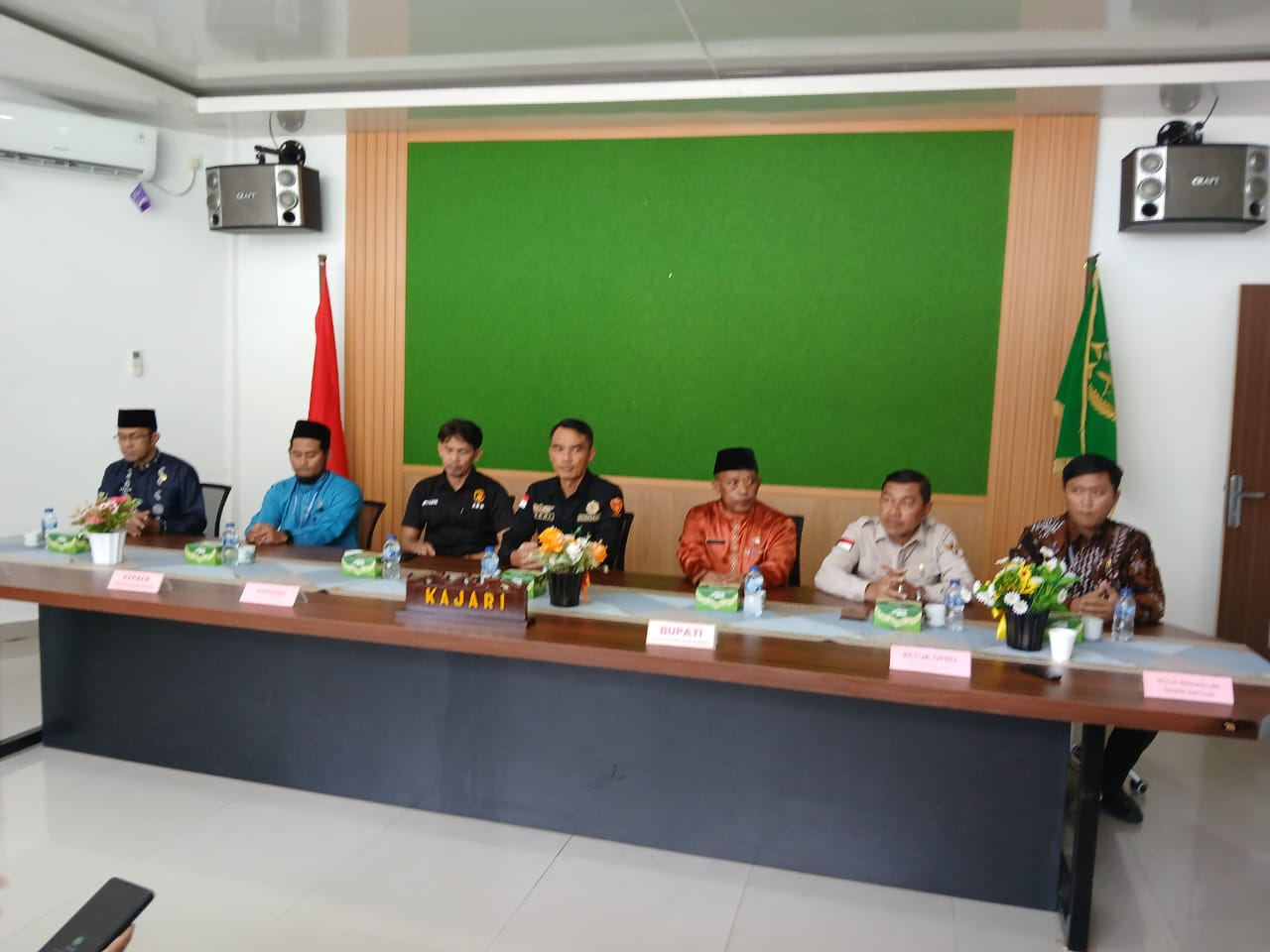 Kajari Anambas Budhi Purwanto memimpin pemusnahan barang bukti yang telah berkekuatan hukum tetap.