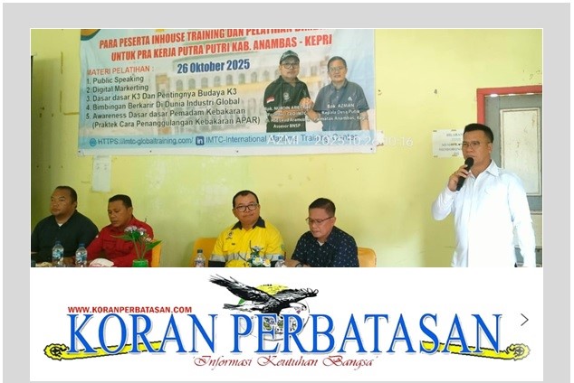 Bupati Kepulauan Anambas Aneng menyampaikan sambutan dalam pembukaan pelatihan pra kerja di Desa Putik.
