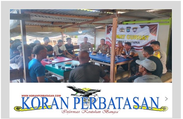 Kasatbinmas Polres Natuna AKP Sri Suwanto memimpin dialog Jumat Curhat bersama nelayan di Pelabuhan Pering.