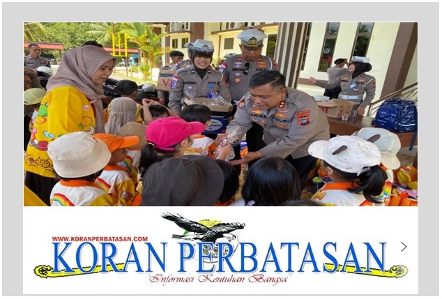 Kapolres Natuna AKBP Novyan Aries Efendie berinteraksi dengan anak-anak TK Wonderful Kids dalam program Polisi Sahabat Anak.