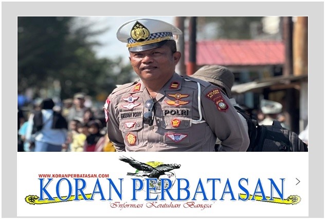 Kasat Lantas Iptu Erwan Tony berjaga di titik rawan kemacetan Jl. Datuk Kaya Wan Muhammad Rasyid untuk mengamankan arus lalu lintas menuju lokasi upacara HUT Kabupaten Natuna.