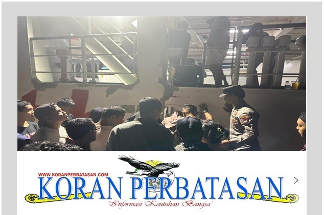 Personel Polri dan TNI bersiaga mengamankan proses bongkar muat penumpang KM Bahtera Nusantara di Pelabuhan Midai, Natuna, pada dini hari.