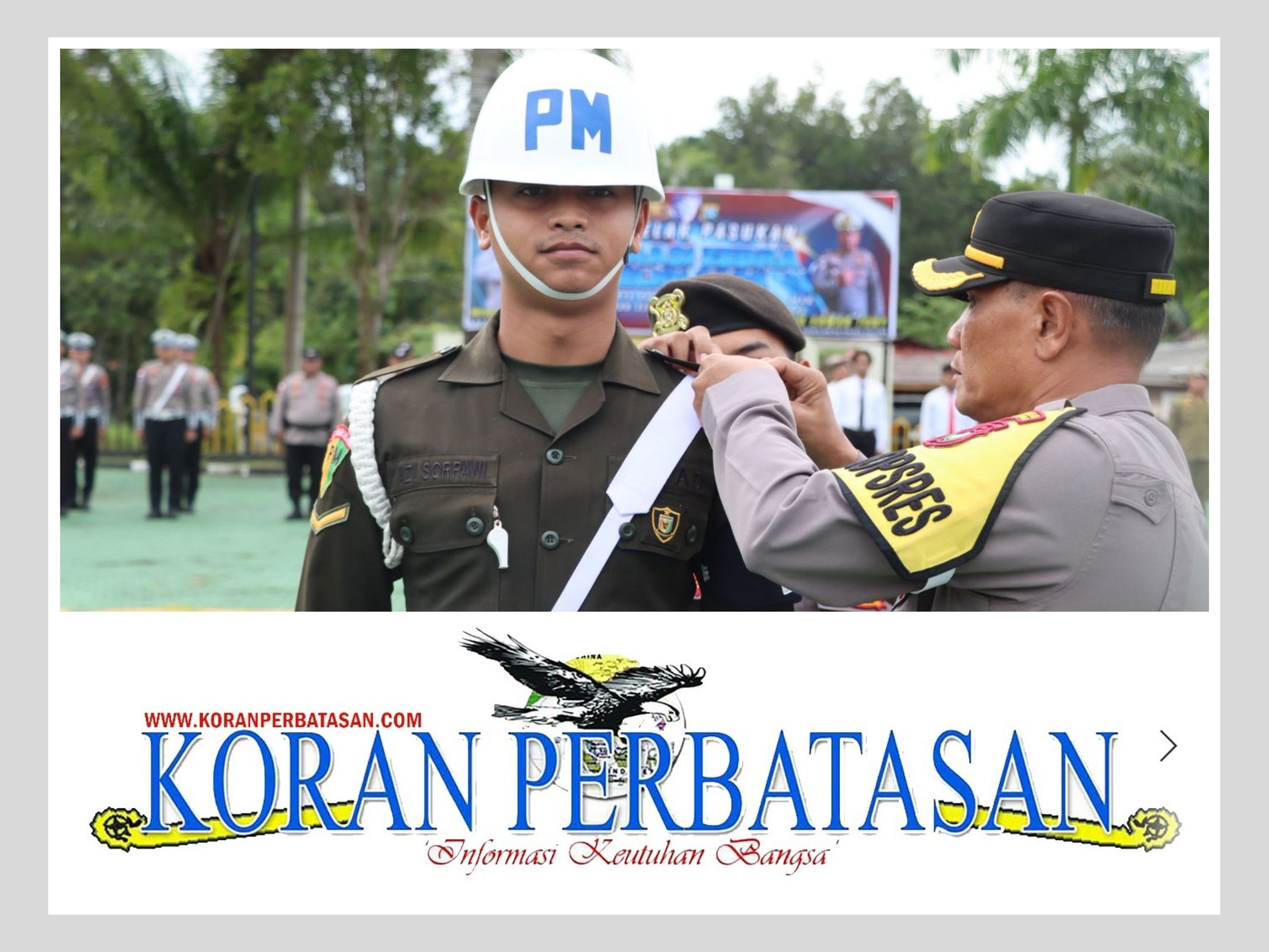 Potret Wakapolres Natuna Kompol Paten Tarigan menyematkan pita operasi sebagai simbol resmi dimulainya Operasi Zebra Seligi 2025 di wilayah hukum Polres Natuna.