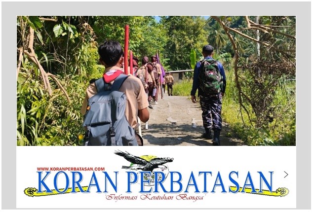 Potret suasana saat prajurit Posal Memperuk mendampingi para peserta Pramuka mengarungi medan naik-turun bukit di Pulau Bajau, Desa Nyamuk.