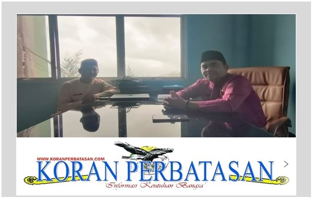 Plt Kepala DP3 Anambas Arcan Iskandar memberikan penjelasan teknis mengenai ketersediaan stok beras dan strategi logistik pangan di ruang kerjanya.