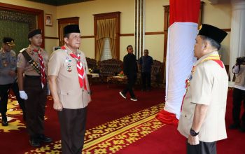 Gubernur Ansar Pimpin Upacara Hari Pramuka ke-65